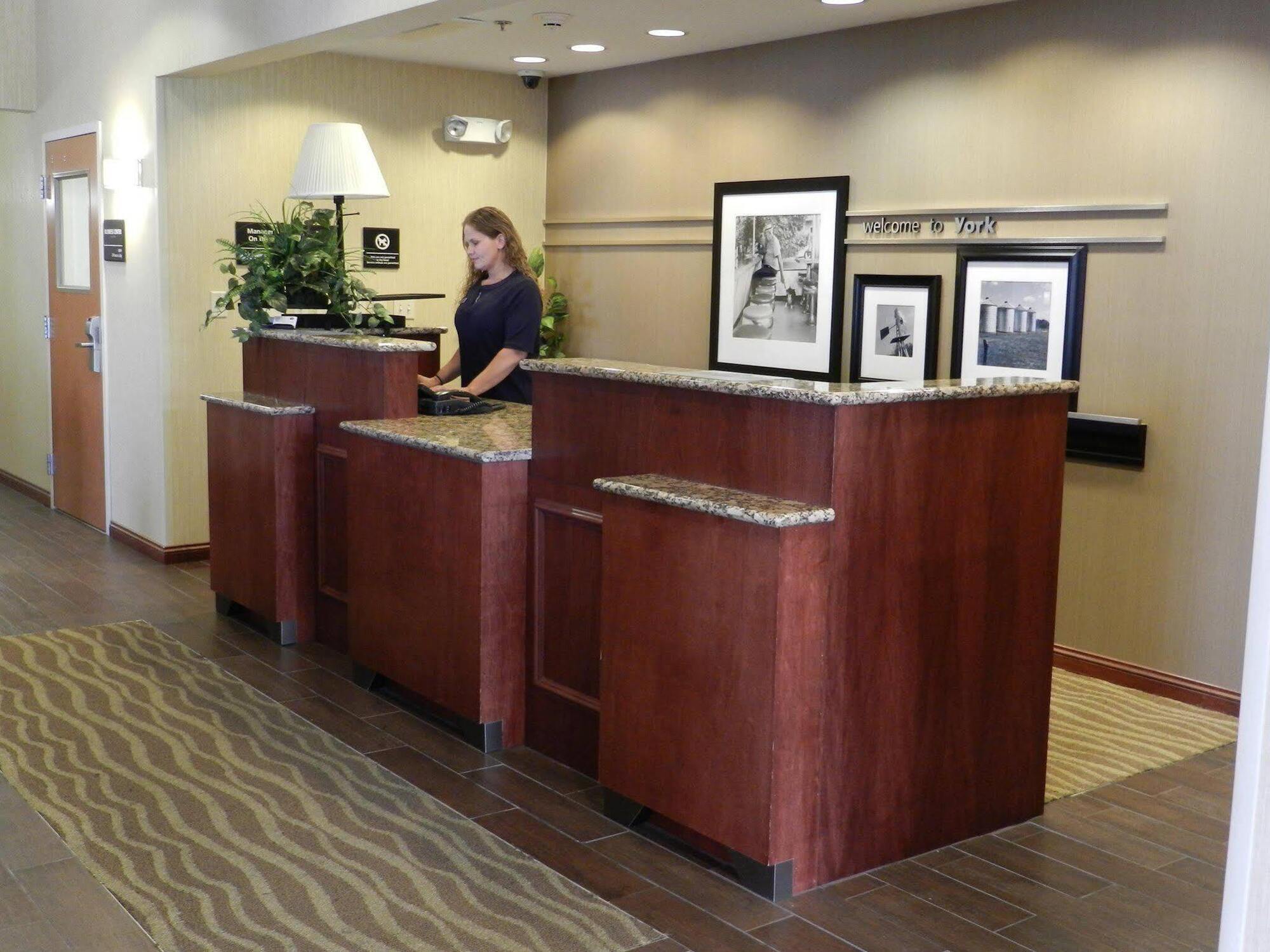 Hampton Inn יורק מראה חיצוני תמונה